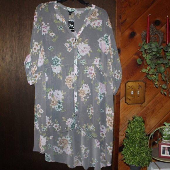 NWT Torrid Floral Chiffon Button front tunic, 5X (28W) Pretty! - Picture 1 of 7